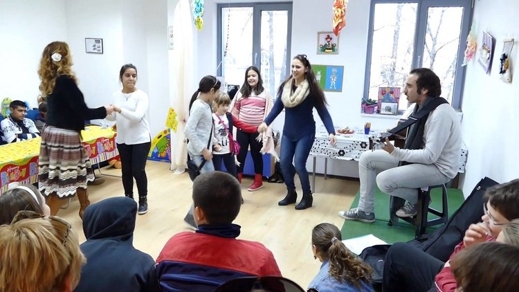 Аржентински музикант сподели рождения си ден с децата от Клуба на радостта