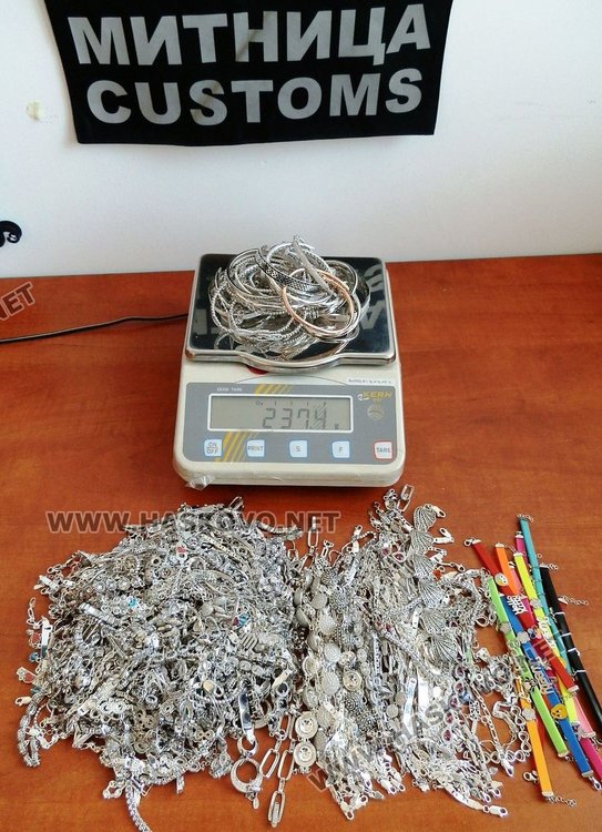 Контрабандно сребро за близо 47 000 лева задържаха митническите служители на МП Капитан Андреево