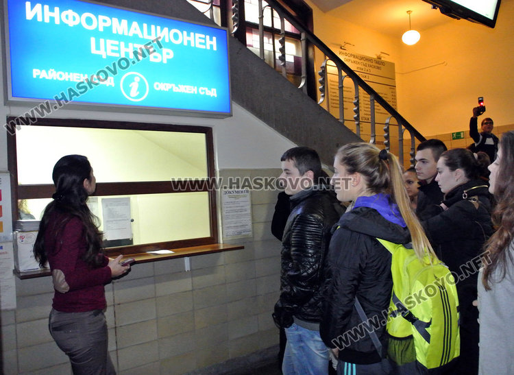 Шефката на Районния съд дава обяснения за работата си