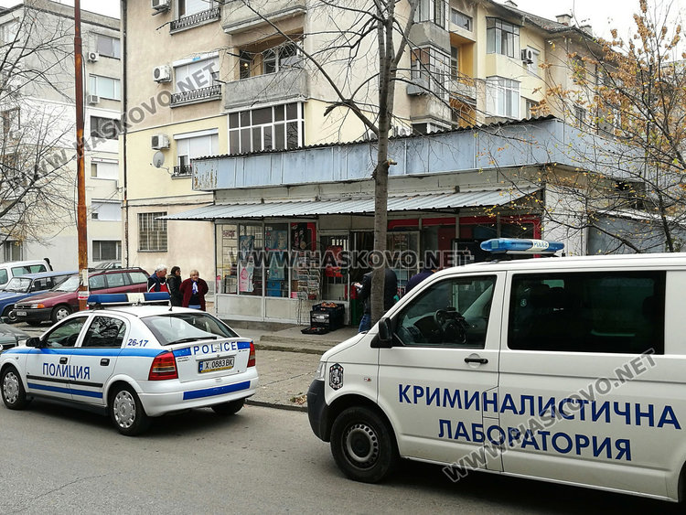 Обраха хранителен магазин през покрива