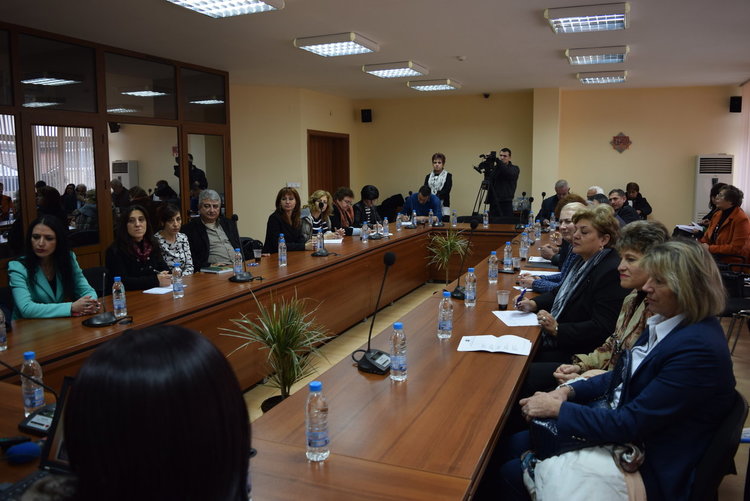 Машиностроенето и леката промишленост не привличат учащите се,няма производствена практика