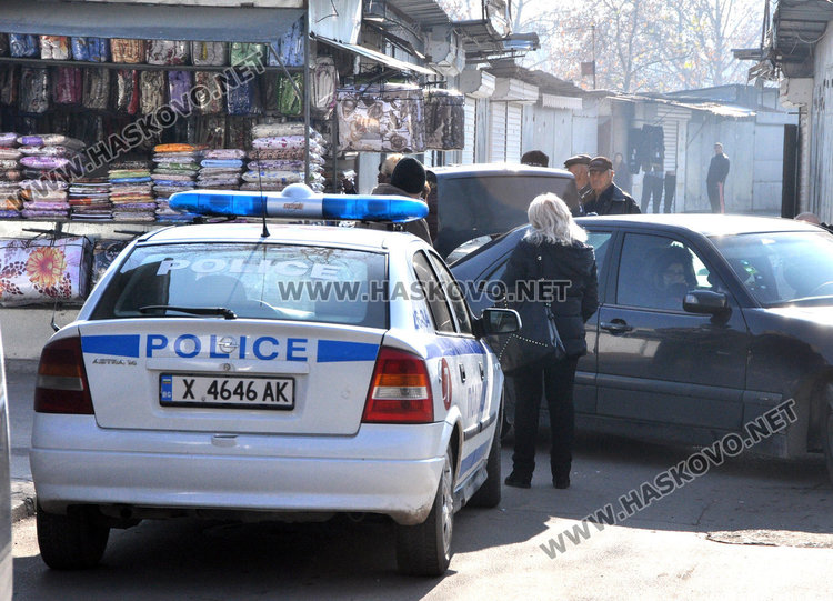 Пето денонощие Димитровградският пазар е под обсада на властите