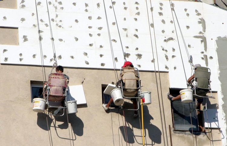 Лиляна Павлова спира санирането, парите свършили