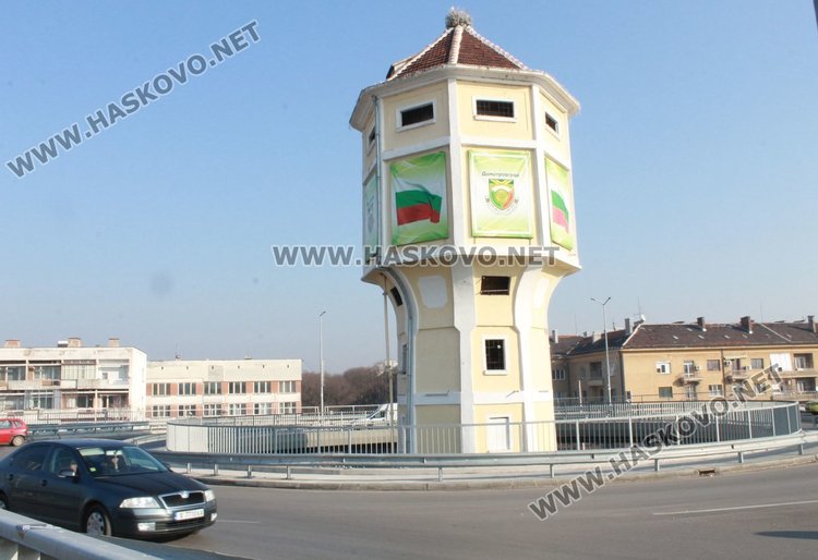 Същото осветление е монтирано в района около Водната кула