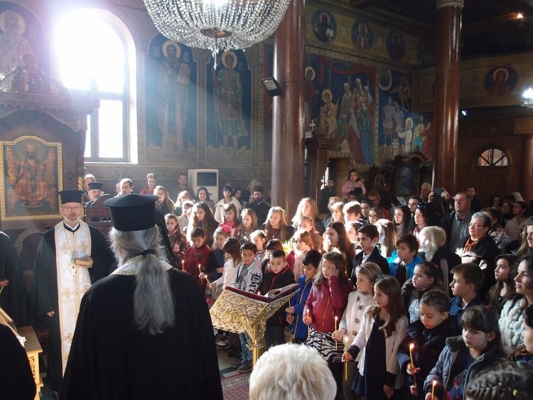 Преди награждаването в Храм „Св.Петка „ -гр.Пловдив, беше извършен Благодарствен молебен за здраве на участниците