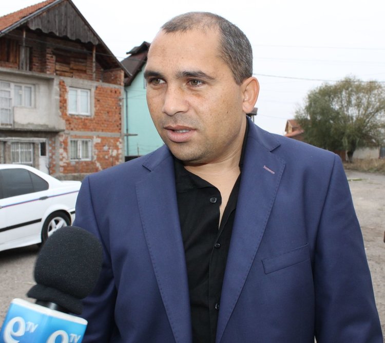 Здравният медиатор към община Димитровград Динко Огнянов обясни, че по негова инициатива мобилният екип е в ромски квартал