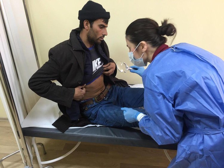 Кожни болести,варицела и вирусни инфекции откриха в бежанския лагер в Харманли специалисти от ВМА