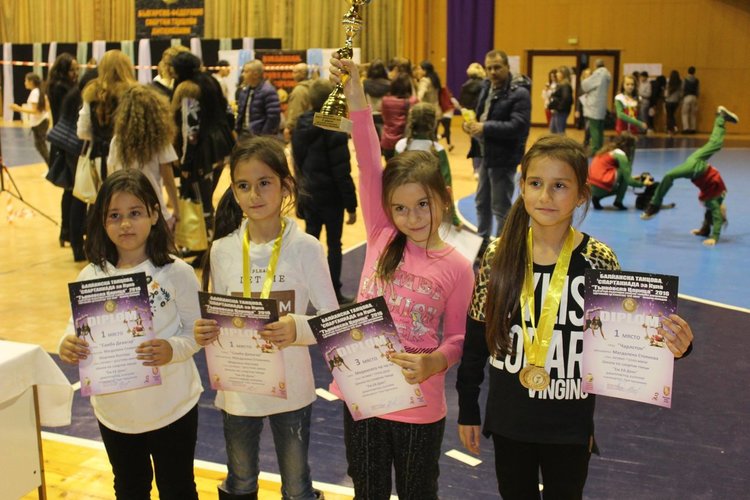Възпитаници на Академията за таланти с медали от  Балканската танцова спартакиада
