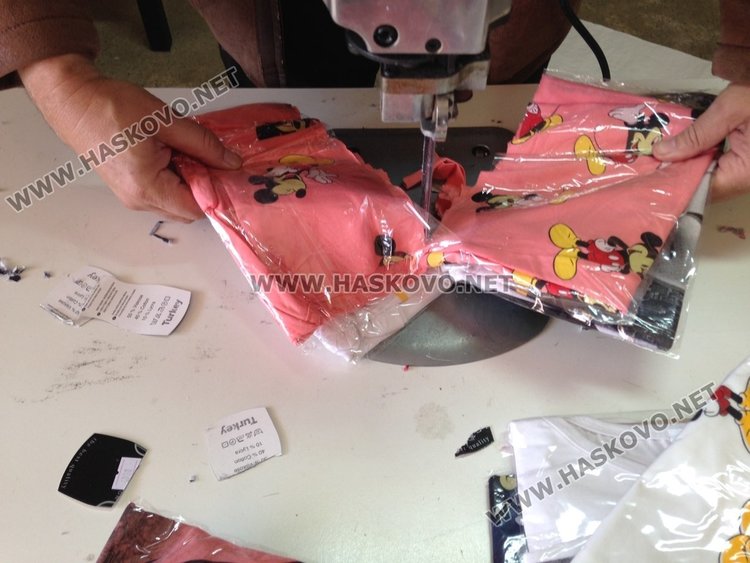 Митницата наряза хиляди дрехи менте