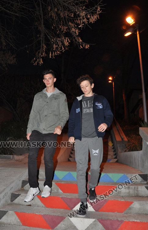 Шареното стълбище в Хасково грейна с осветление