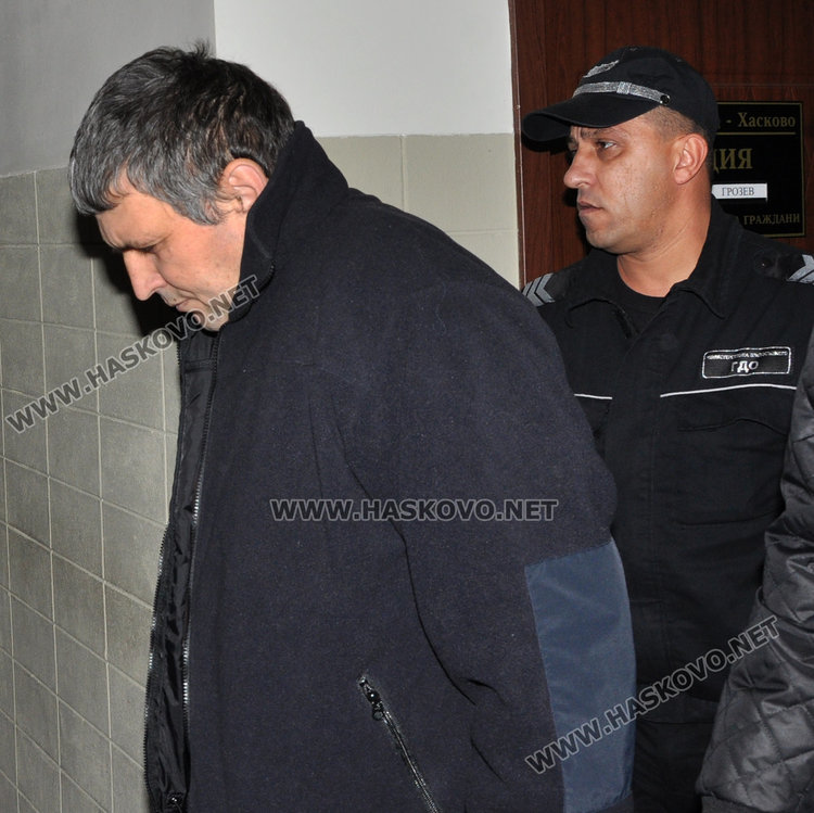 Свобода срещу 5 бона за арестуваните полицаи и митничари, реши съдът   