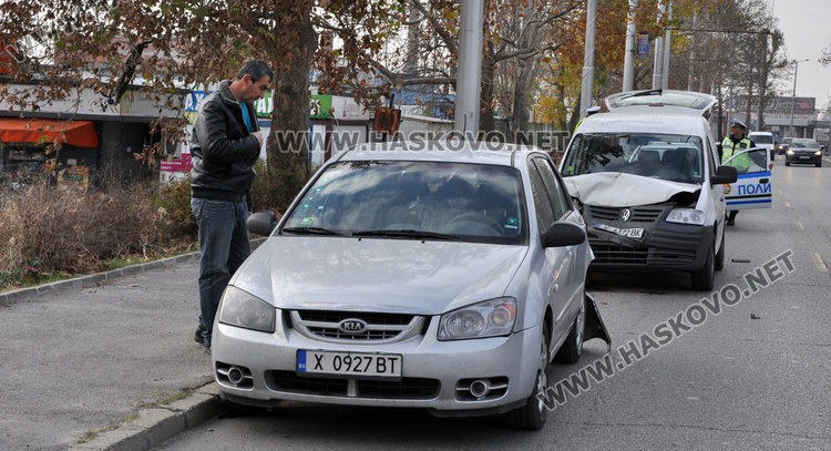 Забързан се загледа в КАТ и се натресе в спряла кола