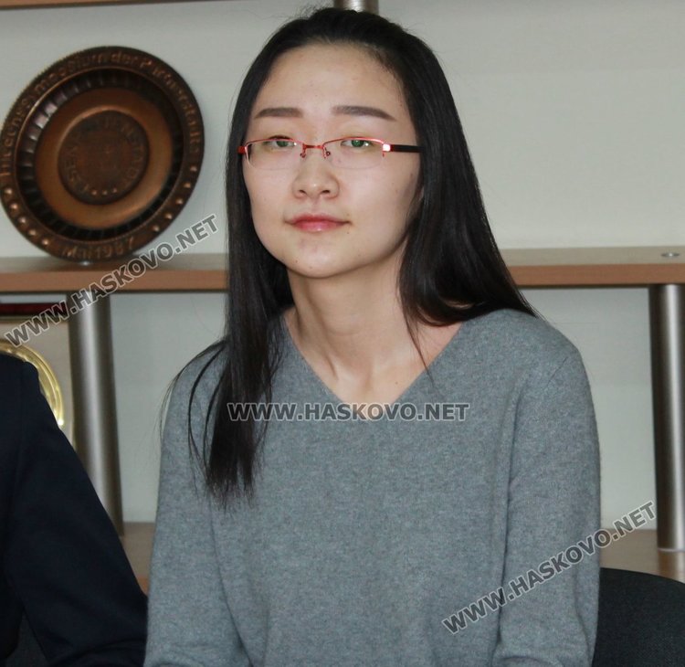  25-годишната Джин Джун ще преподава китайски език в Димитровград тази година