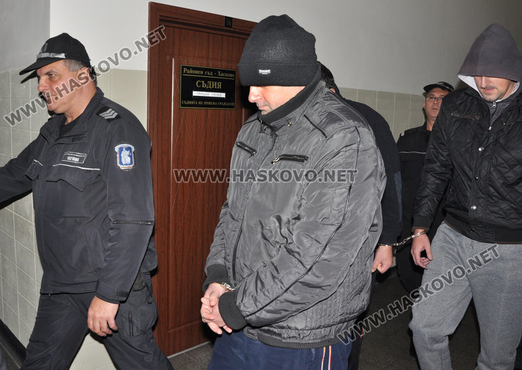 Свобода срещу 5 бона за арестуваните полицаи и митничари, реши съдът   