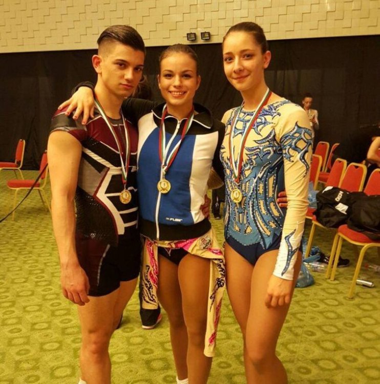 Дарина Пашова /вдясно/