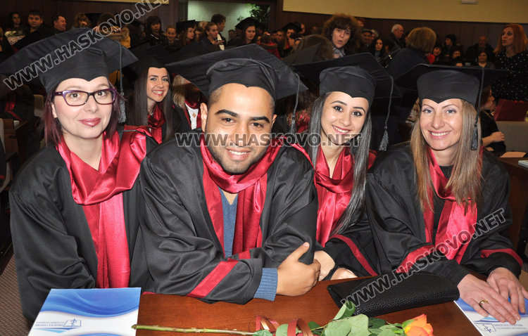 Вторият випуск на Медицинския с успех 5.13, 56 получиха дипломи