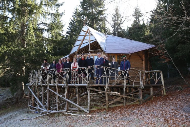 Оборудване и пиезопътека захранват зелената класна стая на горски парк "Амзово" край Смолян