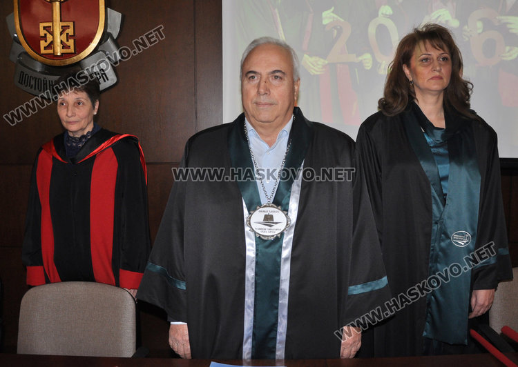 Вторият випуск на Медицинския с успех 5.13, 56 получиха дипломи