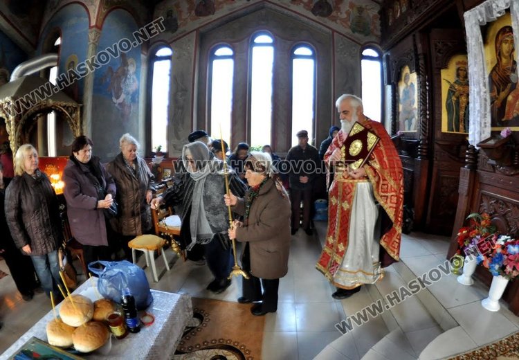 Миряни от Димитровград почетоха днешния празник в чест на Св.великомъченица Екатерина