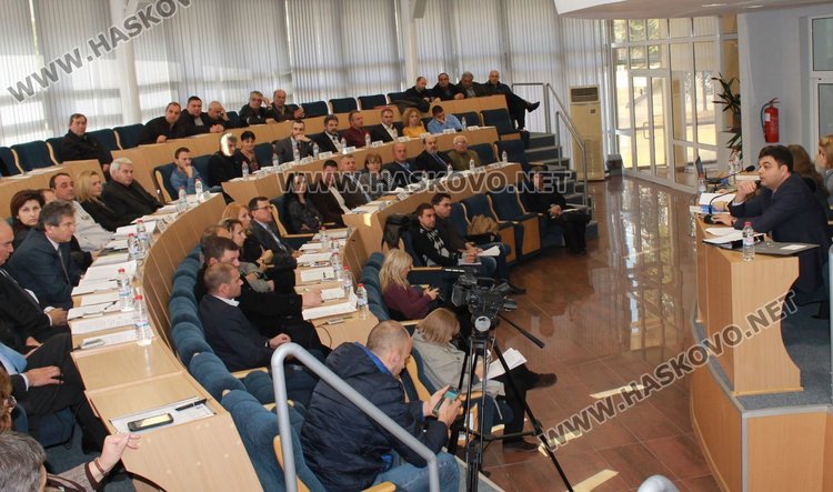 Малко повече от час продължи днешното заседание на Общински съвет -Димитровград в зала "Гросето", като дневния ред включваше 12 точки