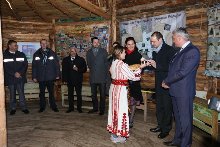 Оборудване и пиезопътека захранват зелената класна стая на горски парк "Амзово" край Смолян