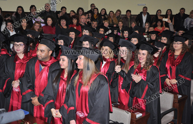 Вторият випуск на Медицинския с успех 5.13, 56 получиха дипломи