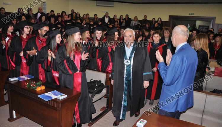 Вторият випуск на Медицинския с успех 5.13, 56 получиха дипломи