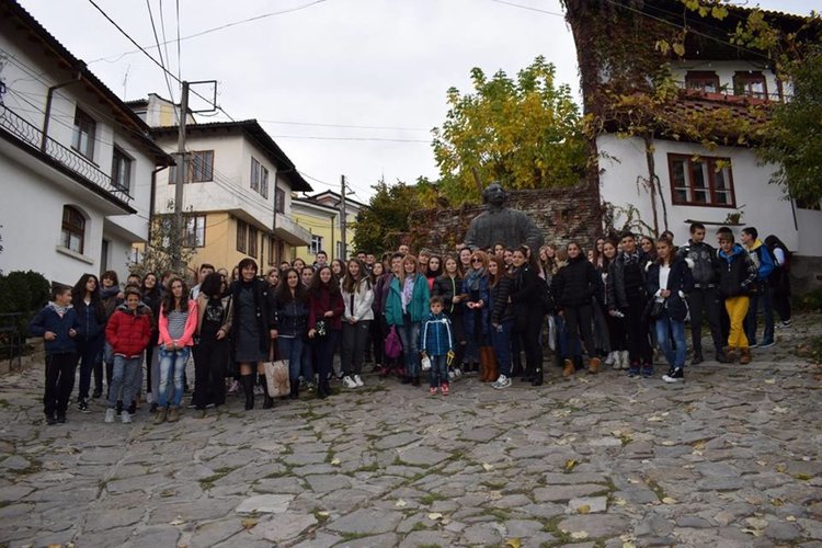 Славейковци опознават Родината в чест на патрона Петко Рачов Славейков