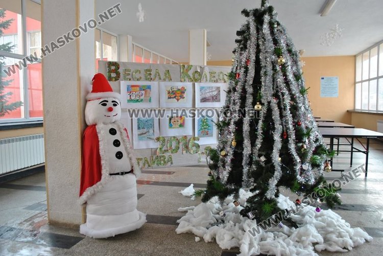 ОУ "П.Славейков" са сред традиционните победители в конкурса за коледна украса на училището