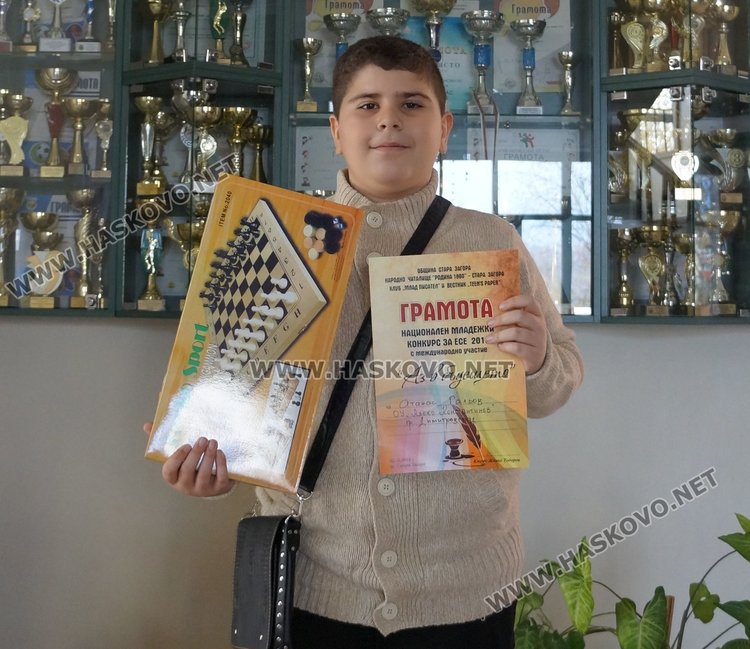Петокласникът Атанас Димитров от ОУ “Алеко Константинов“ се представи успешно в Националния младежки конкурс за есе