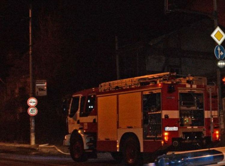 Два пожара гасиха огнеборците в Смолянско