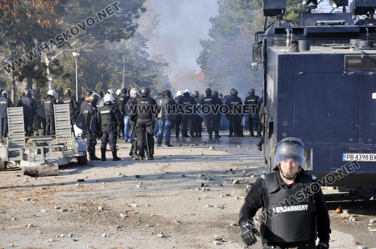 Обвиняват 400 мигранти за размириците в лагера 