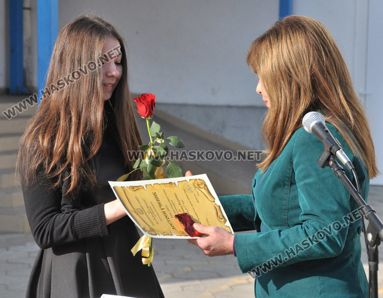 Валерия Стефанова с Климентова награда, 28 отличници с грамоти 