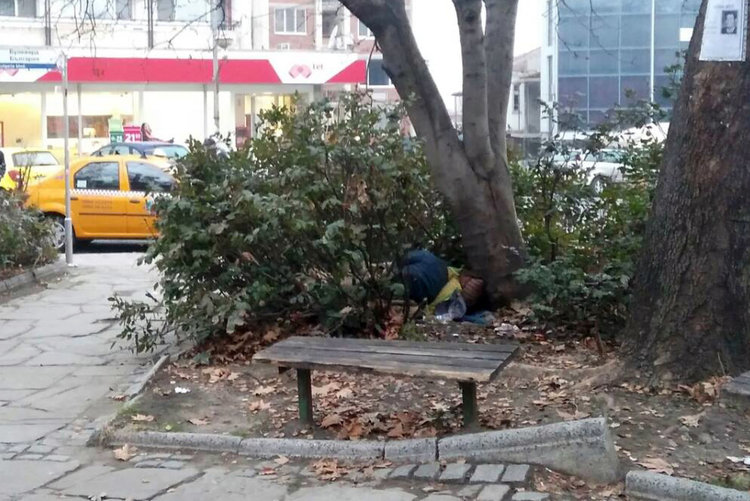 Клошар се разположи до "Москва"