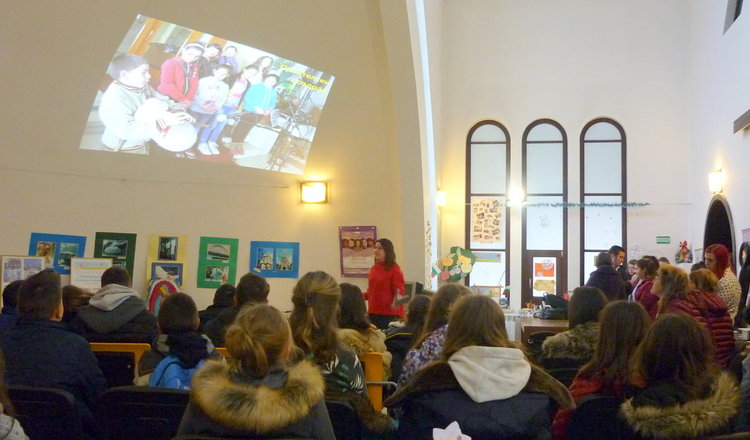 Децата от православния център "Чисти сърца" посрещнаха гости от чужбина по проект на Първо СУ"Св.св.Кирил и Методий"