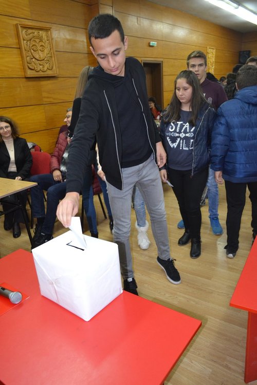 „Славейков“ избра ново управление на Ученическия парламент