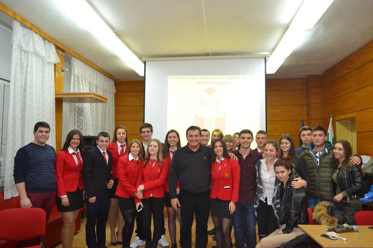 „Славейков“ избра ново управление на Ученическия парламент