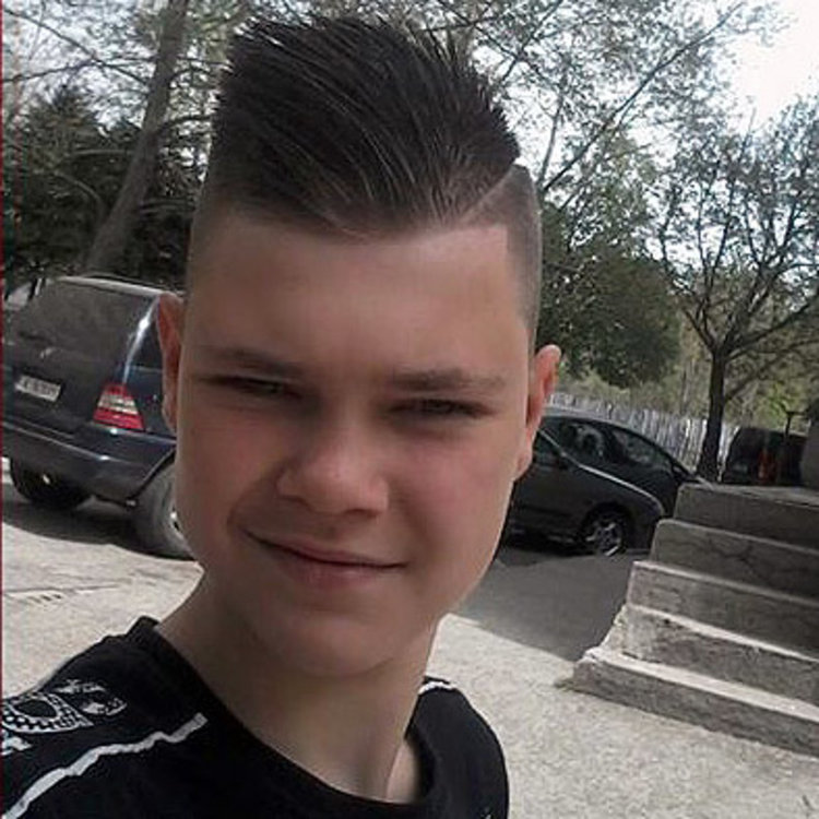 Седмокласник събира със собствен труд пари за Коледа 