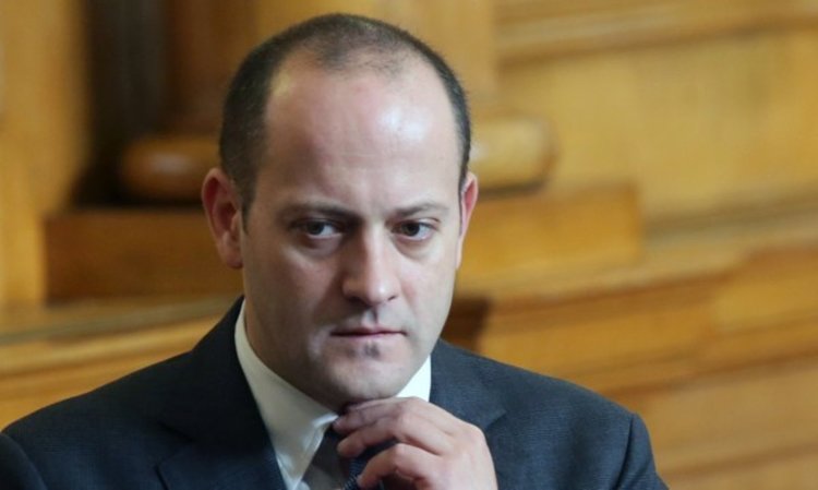 Радан Кънев: Нашата задача е да отрежем свинската опашка на властта