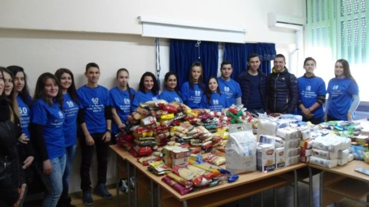 Алековци подкрепят доброто, даряват храни за нуждаещите се