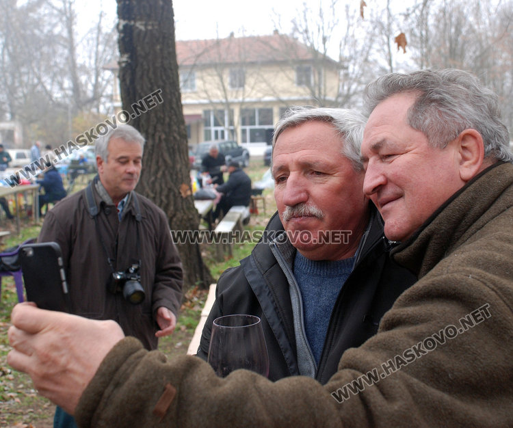 2 дни след бунта Харманли го удари на ядене и пиене, избра винар на годината