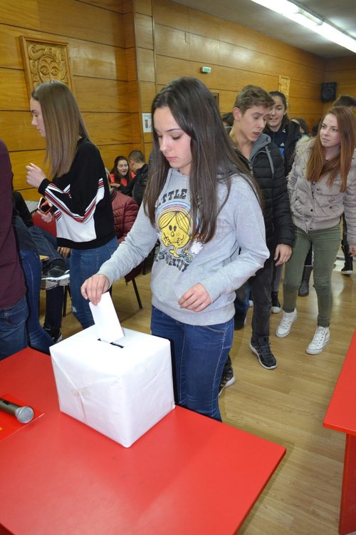 „Славейков“ избра ново управление на Ученическия парламент