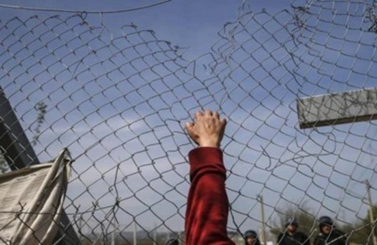 Във Франция са били задържани албанци за трафик на сънародници  