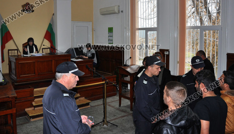 Първите петима афганци погромаджии остават в ареста