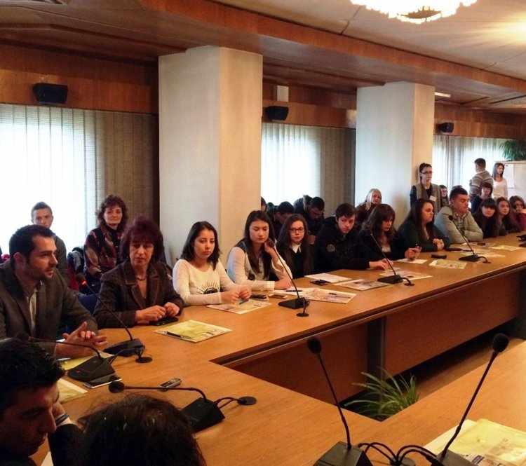 Младежи от 5 общини в Смолянска област дискутираха бъдещето си в Родопите 