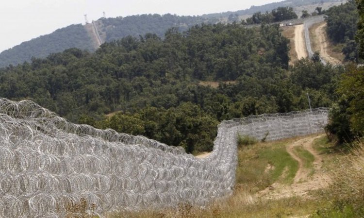 Сърбия строи ограда по границата с България