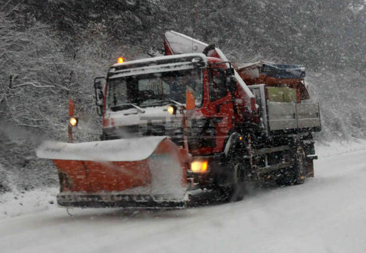 Повече от 100 машини ще чистят републиканската пътна мрежа в област Кърджали през зимата