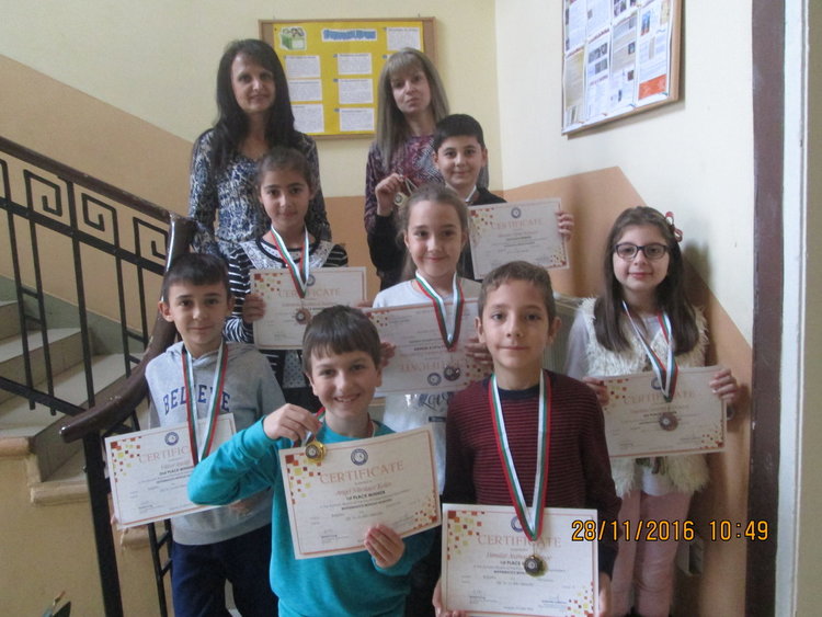 Двама златни математици класира училище „Кирил и Методий“ в есенния тур на „Математика без граници“