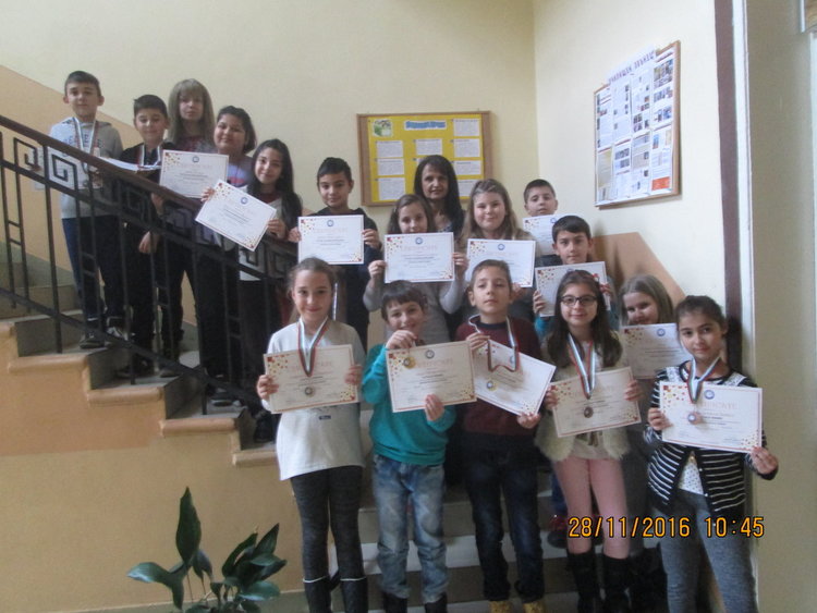 Двама златни математици класира училище „Кирил и Методий“ в есенния тур на „Математика без граници“