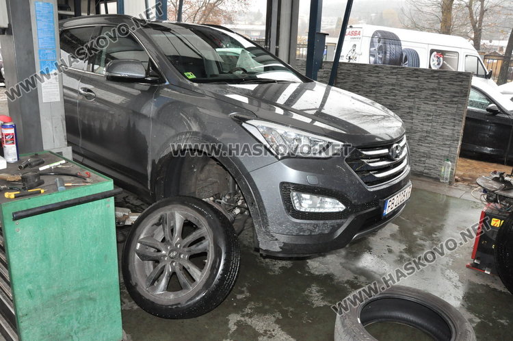 Първи снежец и народът се юрна за зимни гуми